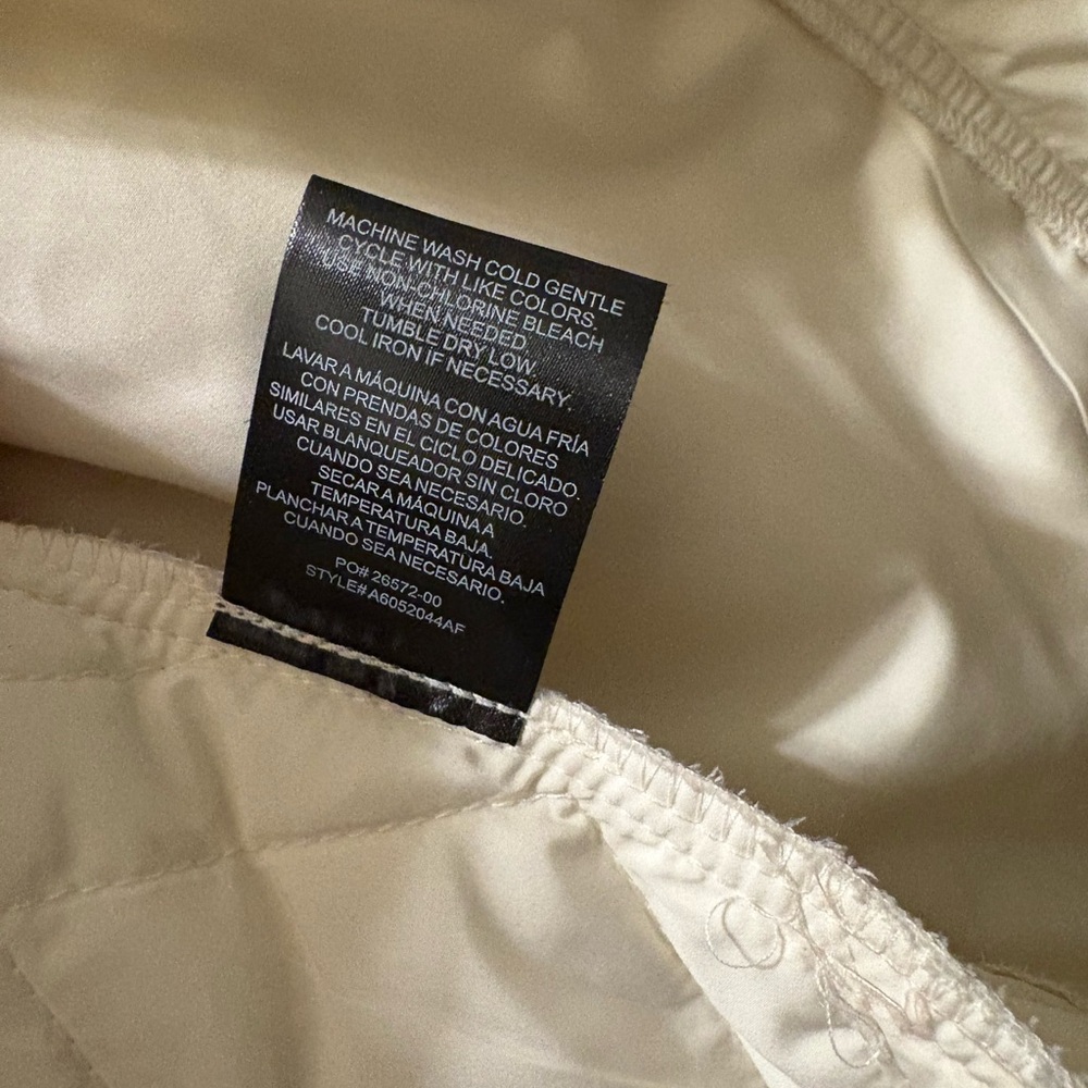 Quilted White Jacket - Picture 5 of 10